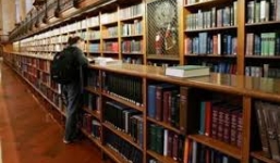 Thiếu nữ 20 tuổi rao bán sex ngay tại thư viện công cộng